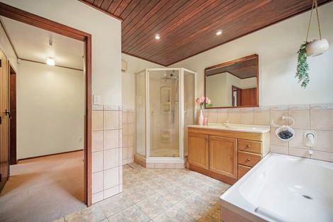 Photo of property in 2 Bramley Drive, Farm Cove, Auckland, 2012