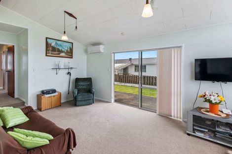 Photo of property in 32 Clifton Drive, Waitara, 4320