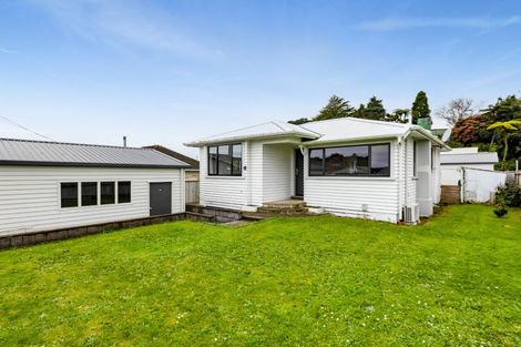 Photo of property in 3 Tupoki Street, Glen Avon, New Plymouth, 4312