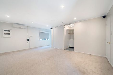 Photo of property in 2 Ochre Place, Blockhouse Bay, Auckland, 0600
