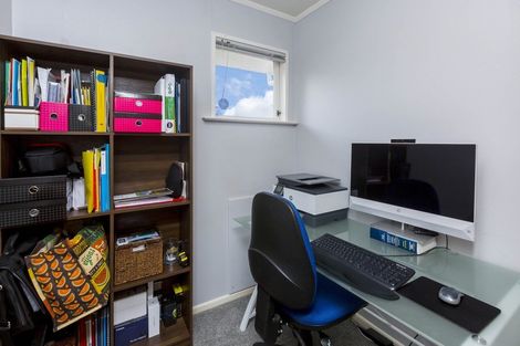 Photo of property in 27 Kentucky Street, Totara Park, Upper Hutt, 5018