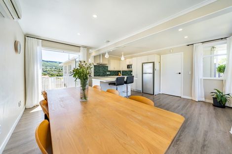 Photo of property in 42 Taylor Terrace, Tawa, Wellington, 5028