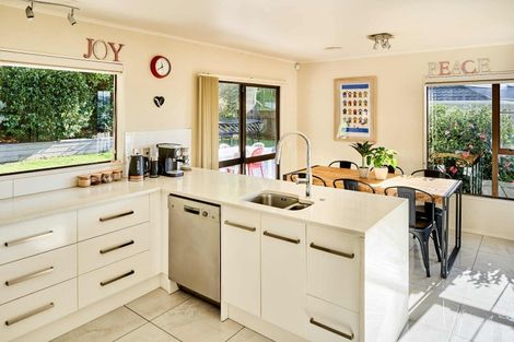 Photo of property in 16 Saint Aidans Way, Tawa, Wellington, 5028