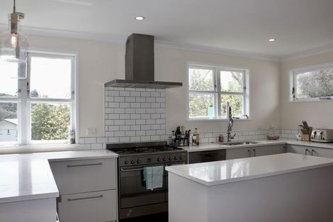 Photo of property in 56 Taipari Road, Te Atatu Peninsula, Auckland, 0610