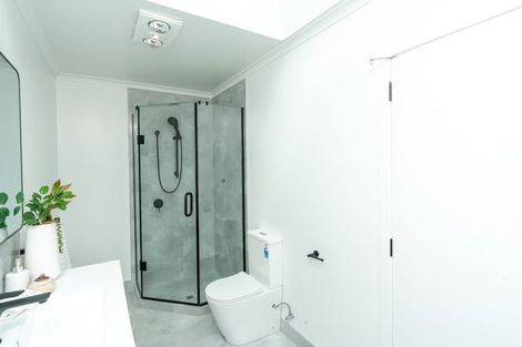 Photo of property in 2/22 Dalgliesh Avenue, Forest Lake, Hamilton, 3200