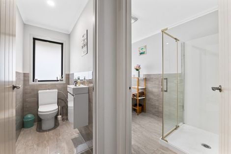 Photo of property in 11 Frederick Place, Whalers Gate, New Plymouth, 4310