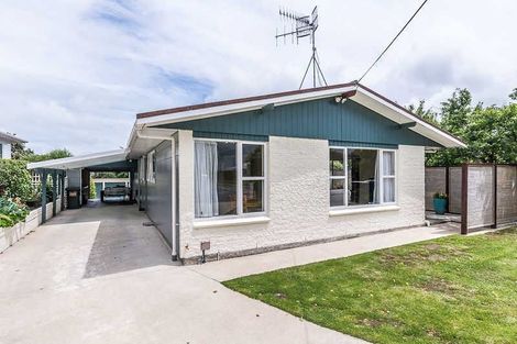 Photo of property in 16 Martin Road, Paraparaumu Beach, Paraparaumu, 5032