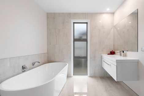 Photo of property in 27 Silicon Way, Fitzherbert, Palmerston North, 4410