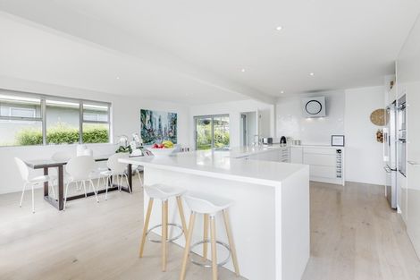 Photo of property in 12 Elgin Place, Red Beach, 0932