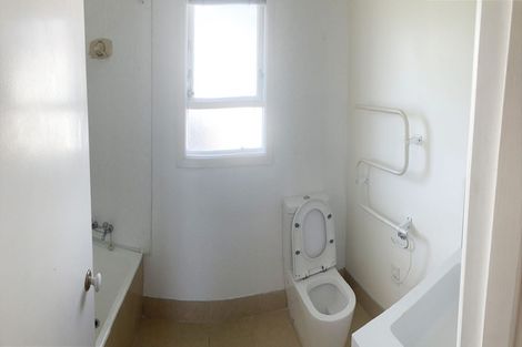 Photo of property in 2/18 Ocean View Road, Northcote, Auckland, 0627