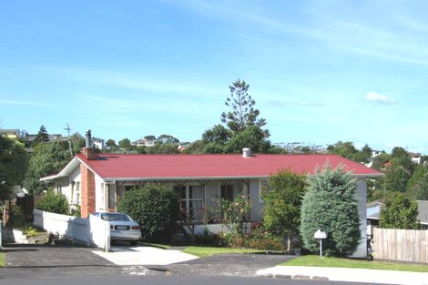 Photo of property in 24 Cypress Place, Sunnynook, Auckland, 0620