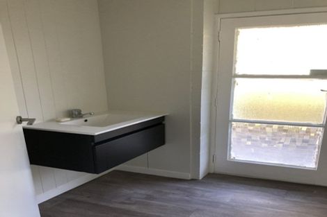 Photo of property in 8 Heaton Grove, Chatswood, Auckland, 0626