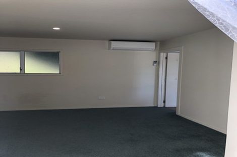 Photo of property in 903 West Coast Road, Waiatarua, Auckland, 0604