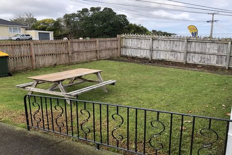 Photo of property in 4 Humphrey Kemp Avenue, Henderson, Auckland, 0612