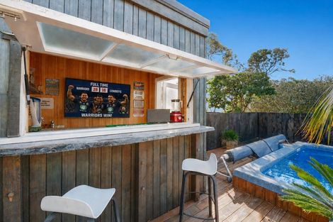 Photo of property in 1418 Whangaparaoa Road, Army Bay, Whangaparaoa, 0930