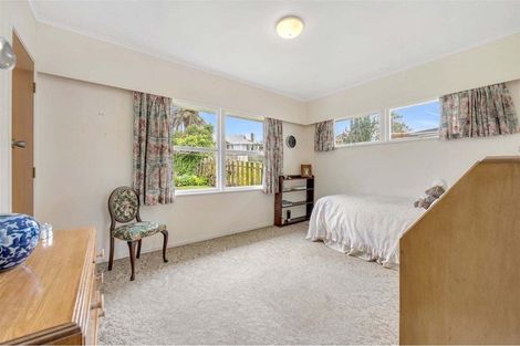 Photo of property in 17 Larne Avenue, Pakuranga Heights, Auckland, 2010