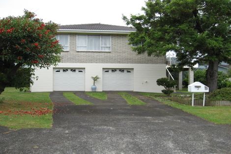 Photo of property in 3 Chipping Dale, Mangere Bridge, Auckland, 2022