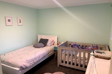 Photo of property in 24 Piper Place, Goodwood Heights, Auckland, 2105