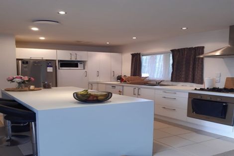 Photo of property in 2/5 Downing Street, Glenfield, Auckland, 0629