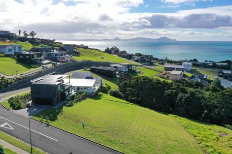 Photo of property in 3 Starlight Place, Langs Beach, 0582