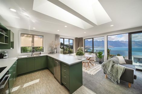 Photo of property in 54d Wynyard Crescent, Fernhill, Queenstown, 9300