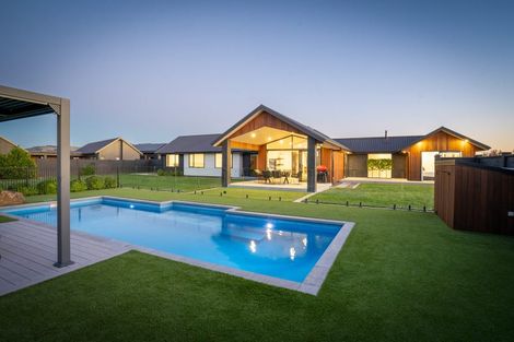 Photo of property in 83 Sunline Drive, Leamington, Cambridge, 3432