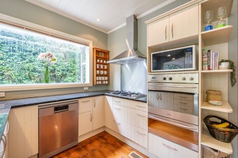 Photo of property in 6 Chatsworth Road, Silverstream, Upper Hutt, 5019