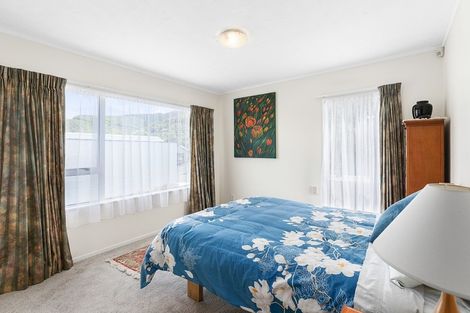 Photo of property in 11 John Witton Drive, Crofton Downs, Wellington, 6035