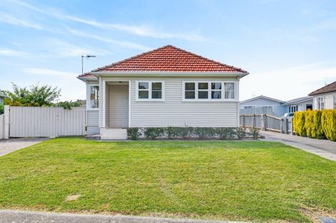 Photo of property in 4 Russell Road, Marewa, Napier, 4110
