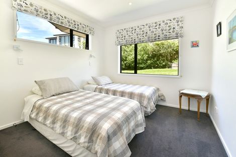 Photo of property in 32 Grovenor Drive, Orewa, 0931