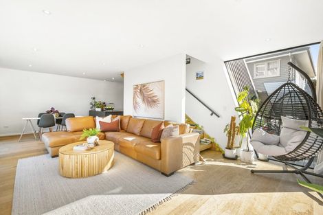 Photo of property in 2/42 Island Road, Beach Haven, Auckland, 0626