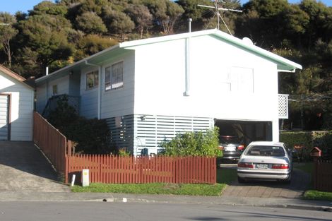 Photo of property in 8 Mokopuna Grove, Stokes Valley, Lower Hutt, 5019