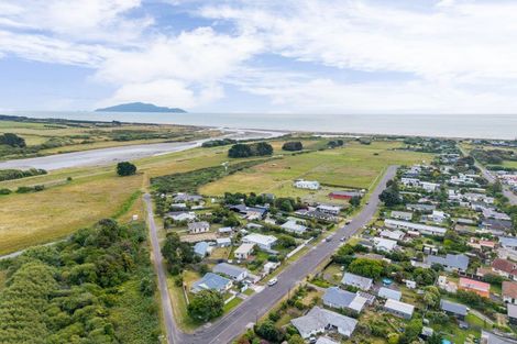 Photo of property in 37 Kiharoa Street, Otaki Beach, Otaki, 5512