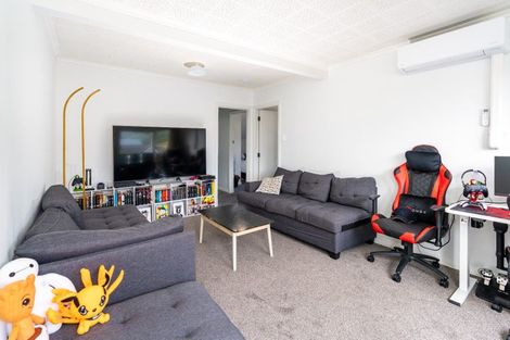 Photo of property in 87 Queens Drive, Lyall Bay, Wellington, 6022