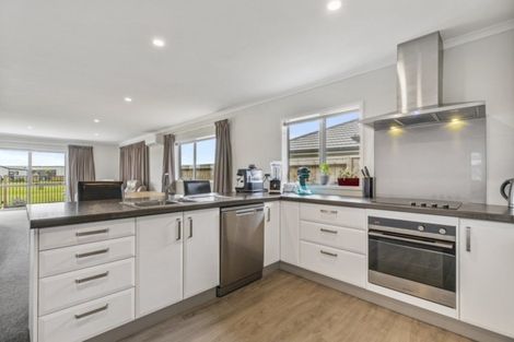 Photo of property in 10 Fuller Street, Papamoa Beach, Papamoa, 3118