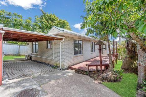 Photo of property in 2/3 Barron Drive, Green Bay, Auckland, 0604