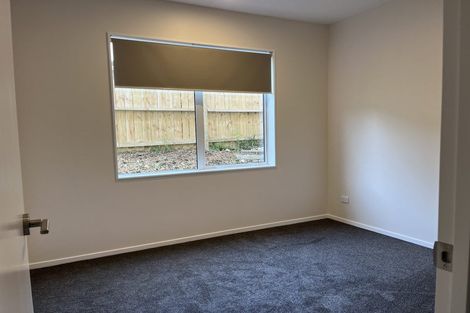 Photo of property in 1c Taupiko Place, Green Bay, Auckland, 0604