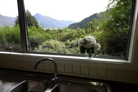 Photo of property in 16 Mckerrow Place, Sunshine Bay, Queenstown, 9300