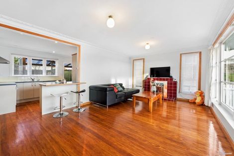 Photo of property in 68 Staveley Avenue, Mount Roskill, Auckland, 1041