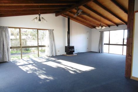 Photo of property in 61 Rhinevale Close, Henderson, Auckland, 0612