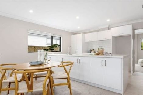 Photo of property in 2 Brindle Way, Newlands, Wellington, 6037