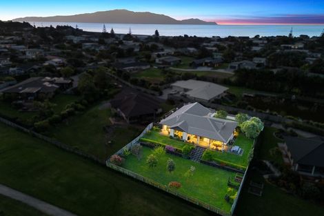 Photo of property in 36 Titoki Road, Waikanae Beach, Waikanae, 5036