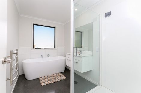 Photo of property in 68 Saxton Road, Upper Vogeltown, New Plymouth, 4371