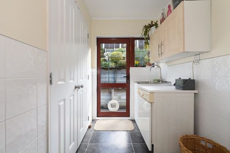 Photo of property in 38 Waipuna Grove, Welcome Bay, Tauranga, 3112