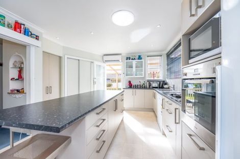 Photo of property in 18 Helvetia Grove, Naenae, Lower Hutt, 5011