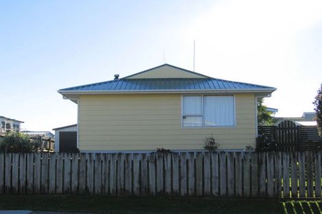Photo of property in 8 Robert Mckeen Street, Otaki Beach, Otaki, 5512