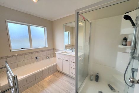 Photo of property in 12 Sheldon Place, Burswood, Auckland, 2013