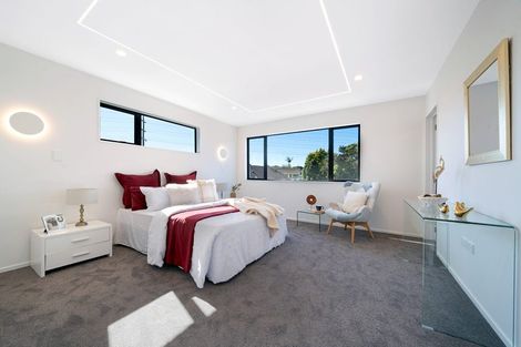 Photo of property in 53 Meadowood Drive, Unsworth Heights, Auckland, 0632