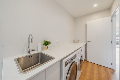 Photo of property in 15 Rewarewa Way, Timberlea, Upper Hutt, 5018