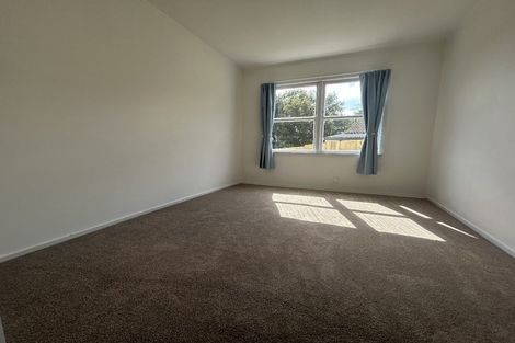 Photo of property in 392 Glenfield Road, Glenfield, Auckland, 0629